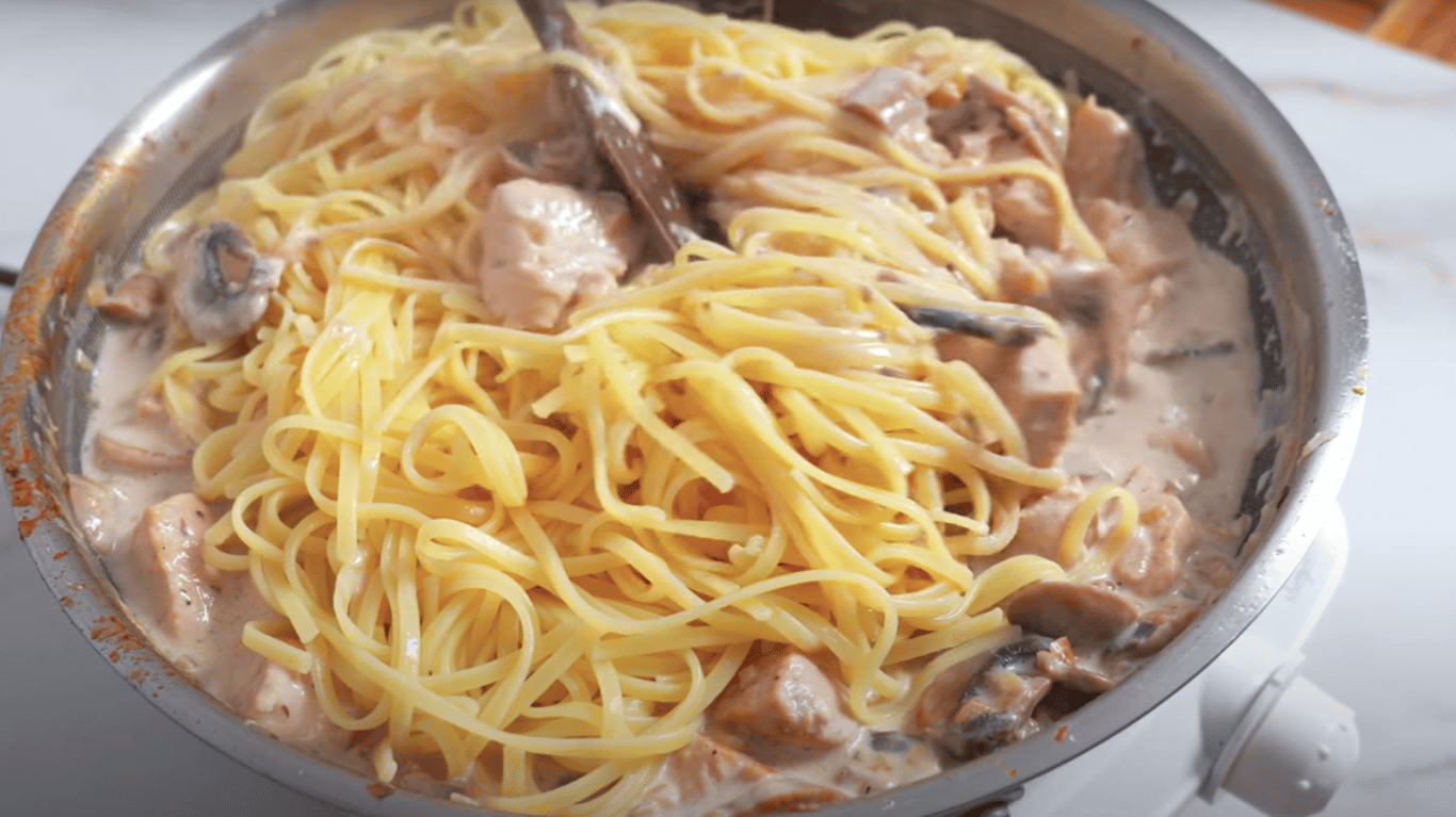 паста з куркою та грибами, рецепт