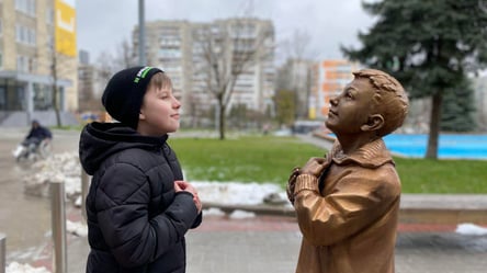 Символ веры и надежды пациентов: во львовской больнице установили скульптуру мальчика - 285x160