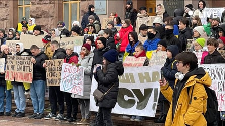Деньги на ВСУ — киевляне в очередной раз вышли на митинг под здание КГГА - 285x160