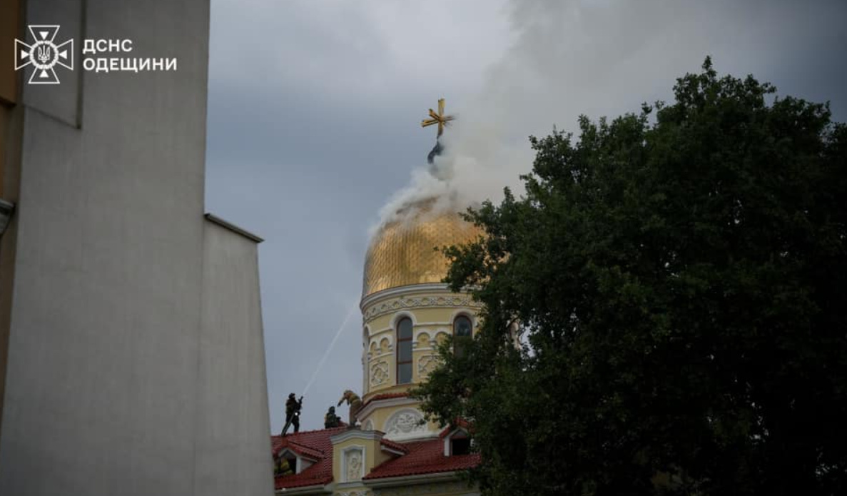 Молния попала в купол монастыря в Одессе