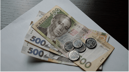 Виплати для українців 40+ — хто та коли отримає 2000 грн - 285x160