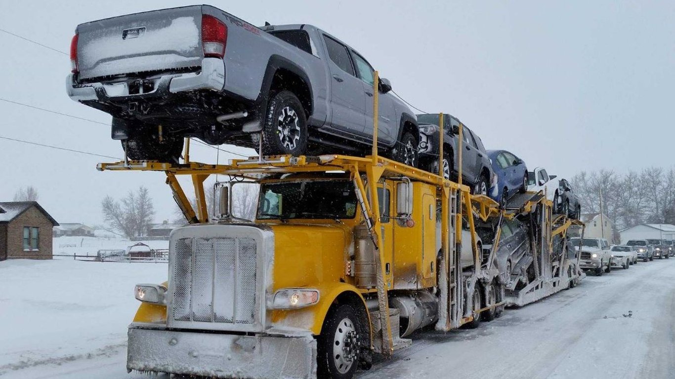 Дефіцит вживаних авто: як в Україні відгукнеться блокада польського кордону