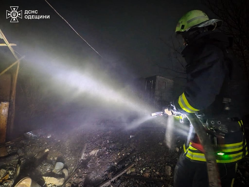 Перші фото та відео наслідків обстрілу Одещини