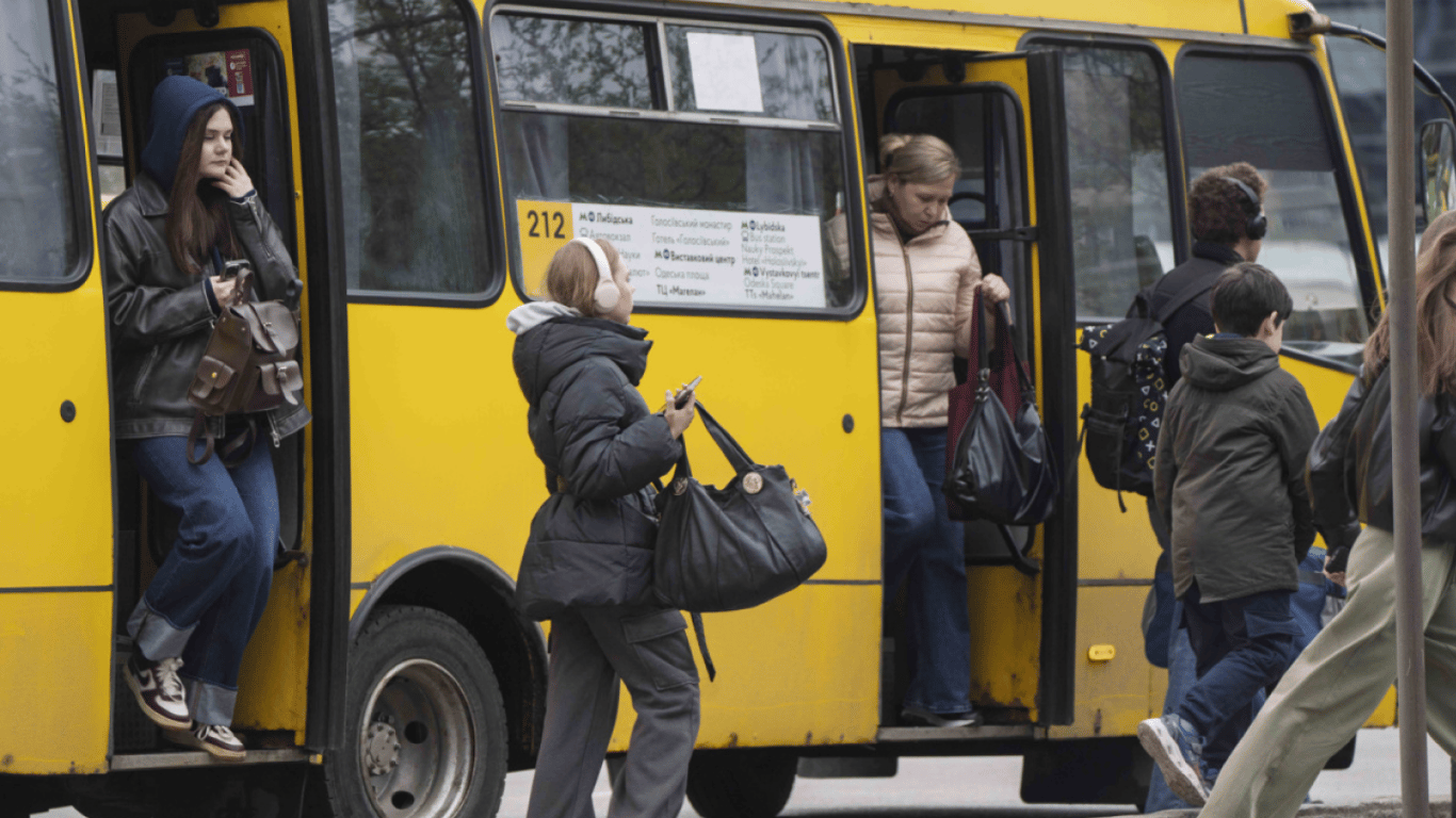 У Києві збільшать кількість наземного транспорту через атаку РФ