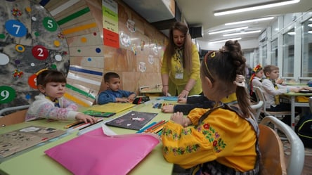 Мінімальна зарплата вихователя в дитсадку — на яку суму розраховувати - 285x160