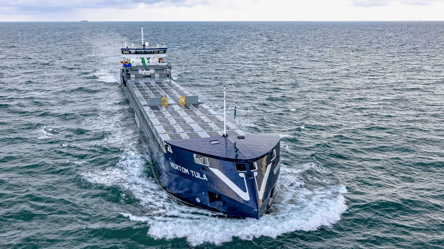 Солнечные паруса — как работает первая энергосистема в море - 285x160