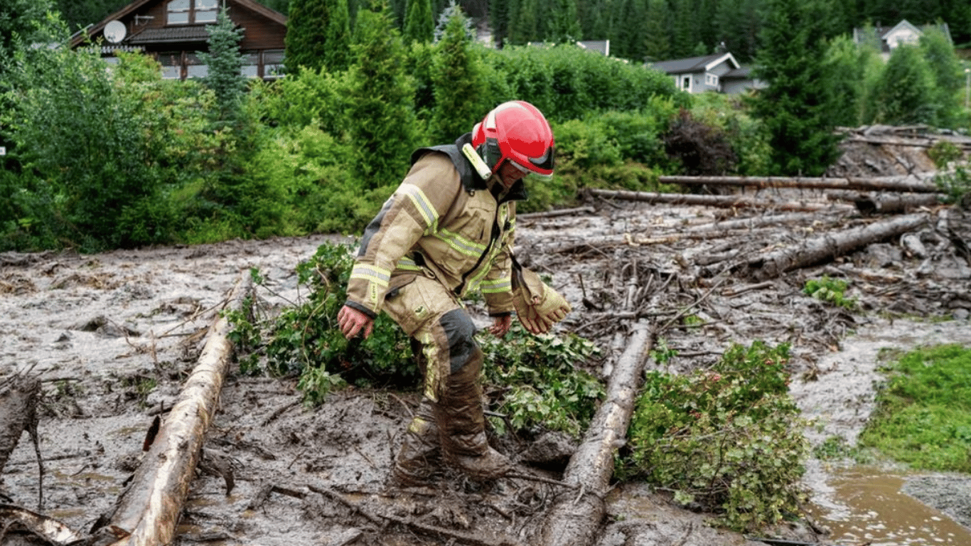 Скандинавські країни накрив потужний шторм: є постраждалі