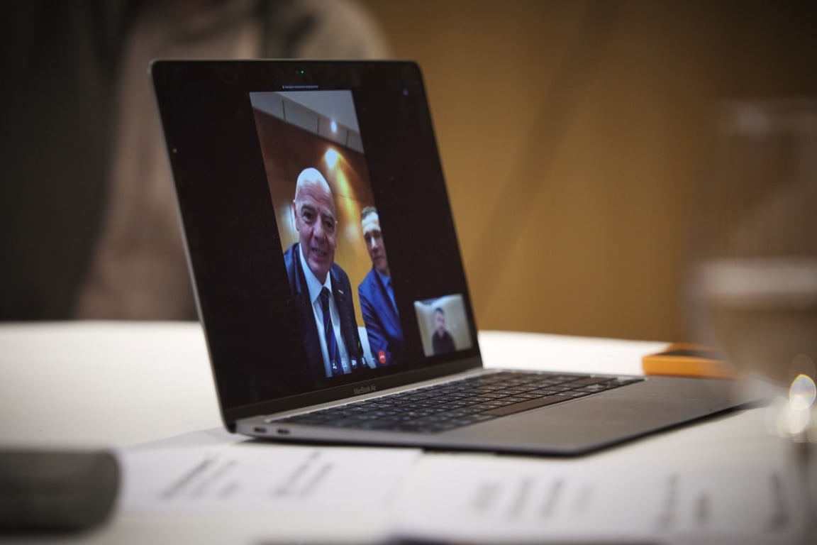 Владимир Зеленский общался с Инфантино и Шевченко