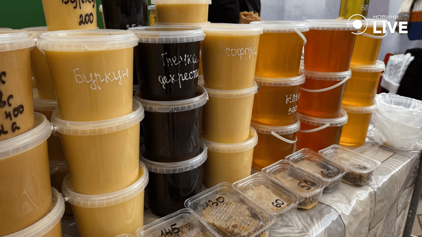 Мед в горщиках