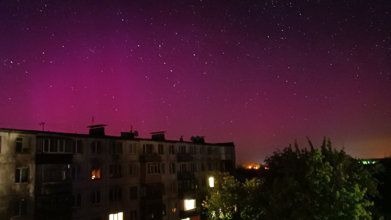 В Україні у небі помітили одразу два містичні явища — мешканці низки міст кажуть про НЛО