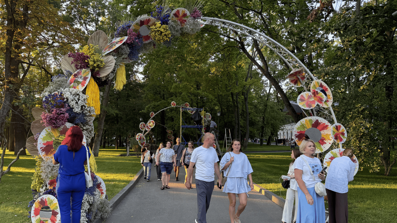 Харків готується до Дня міста: як прикрашають вулиці напередодні свята
