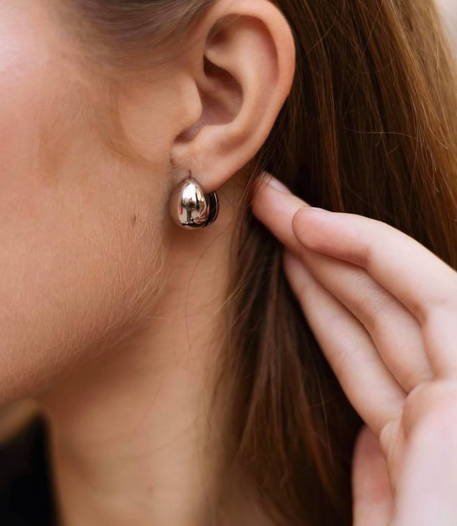 Сережки асиметричної форми в моді