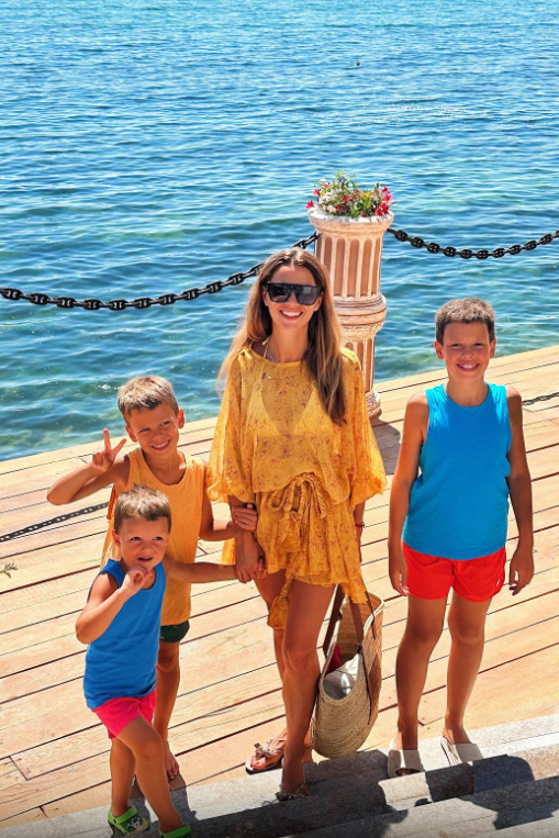 Кристина Решетник с детьми на отдыхе