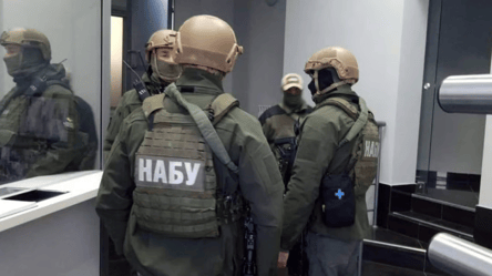 Вимагання 300 тис. доларів — справу працівника СБУ передано в суд - 285x160