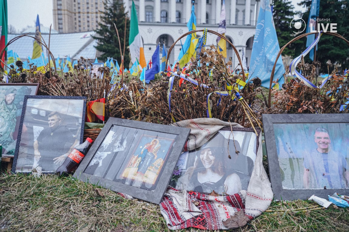 Ціна свободи, або скільки їх у землі — про що нам кажуть прапори на Майдані - фото 14