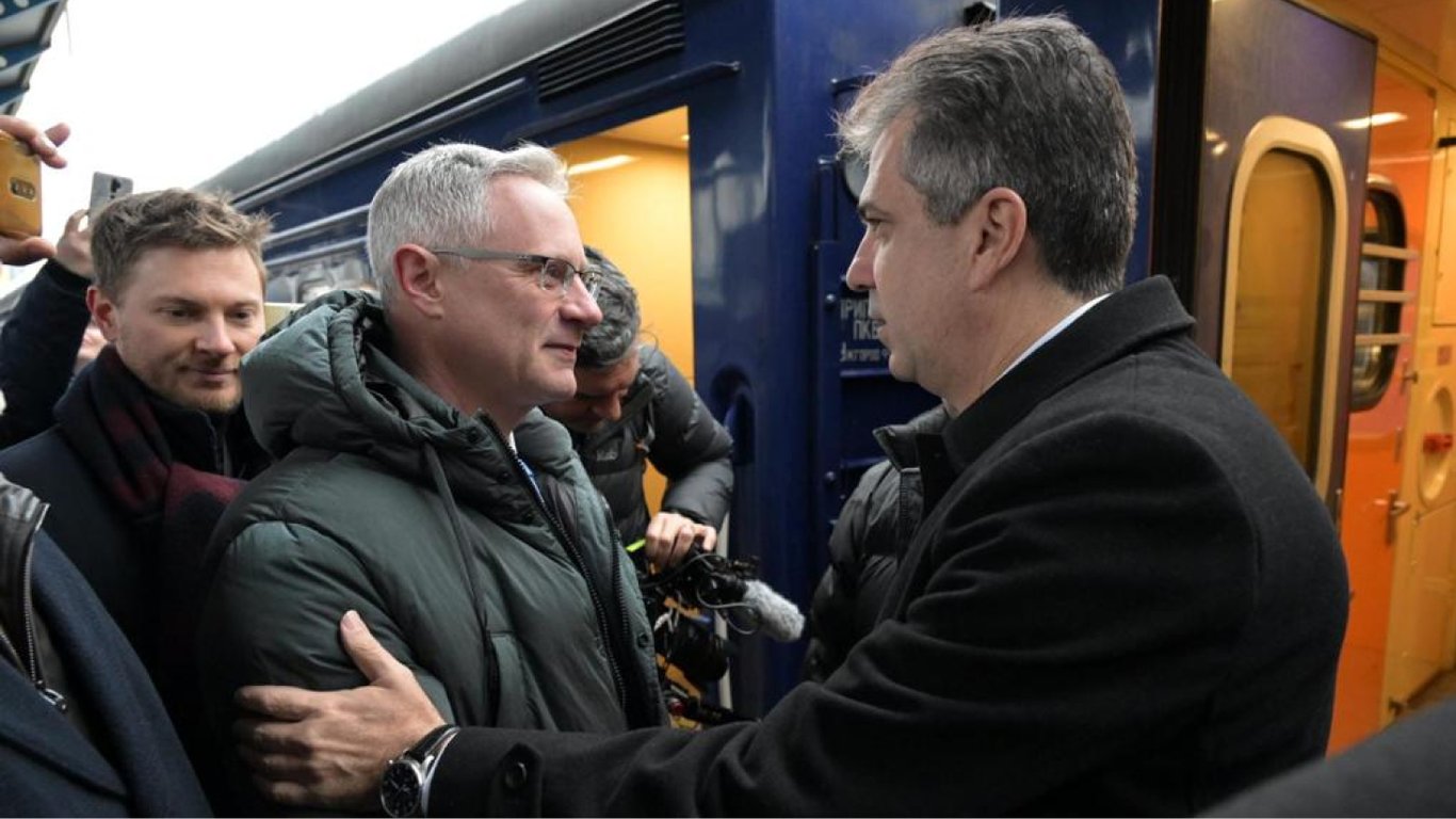 До Києва прибув з візитом міністр закордонних справ Ізраїлю Елі Коен