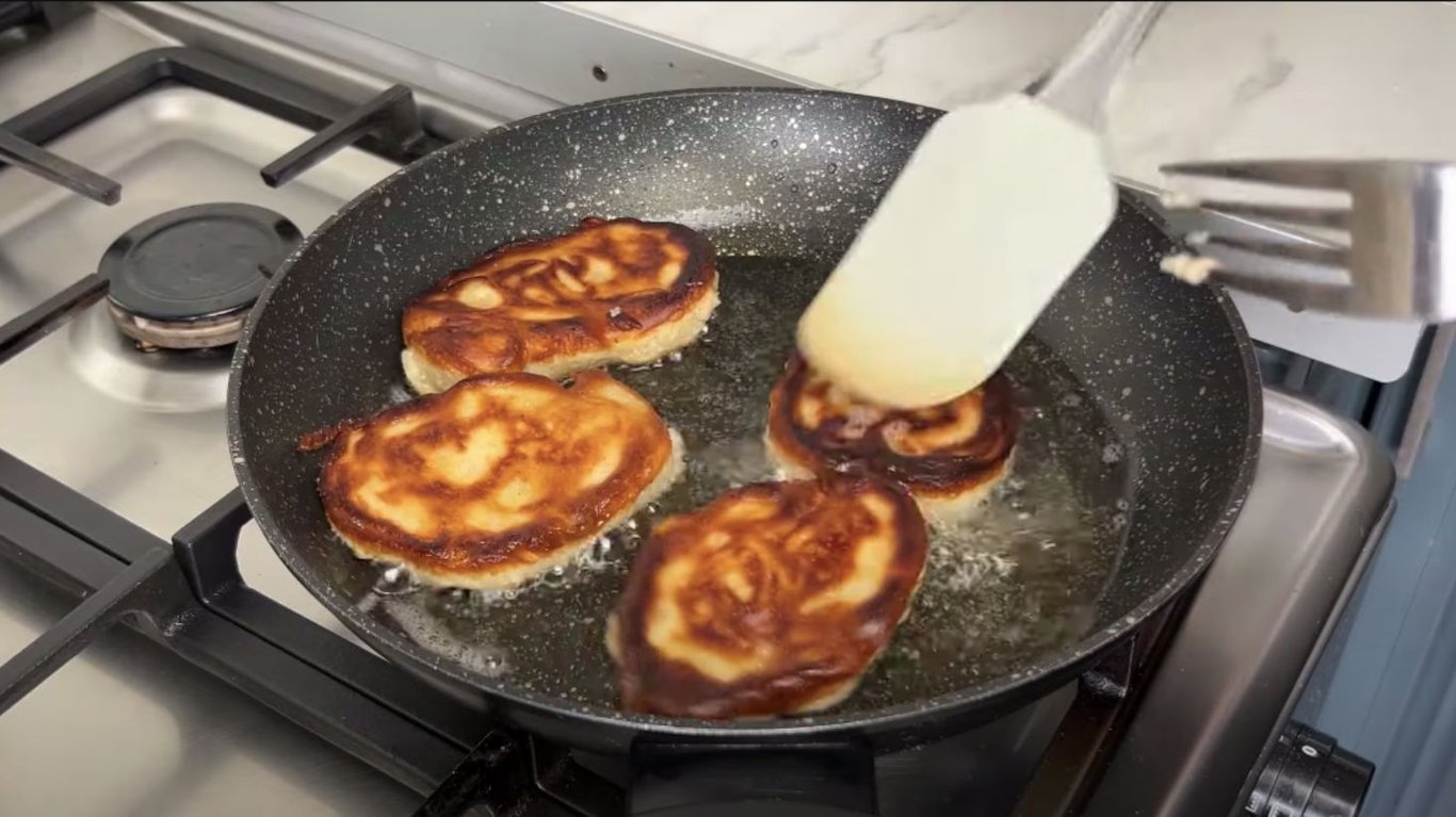 смачні яблучні оладки на кефірі