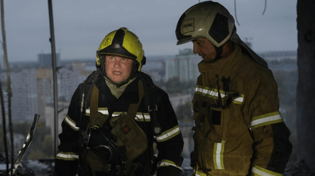 У Києві після ударів РФ палають склади та пошкоджено будинок - 285x160