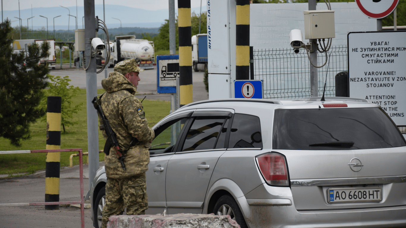 Очереди на границе сегодня: пробки фиксируются на пяти КПП
