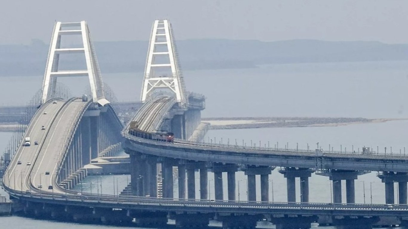 Окупанти посилили заходи безпеки на Кримському мосту: деталі