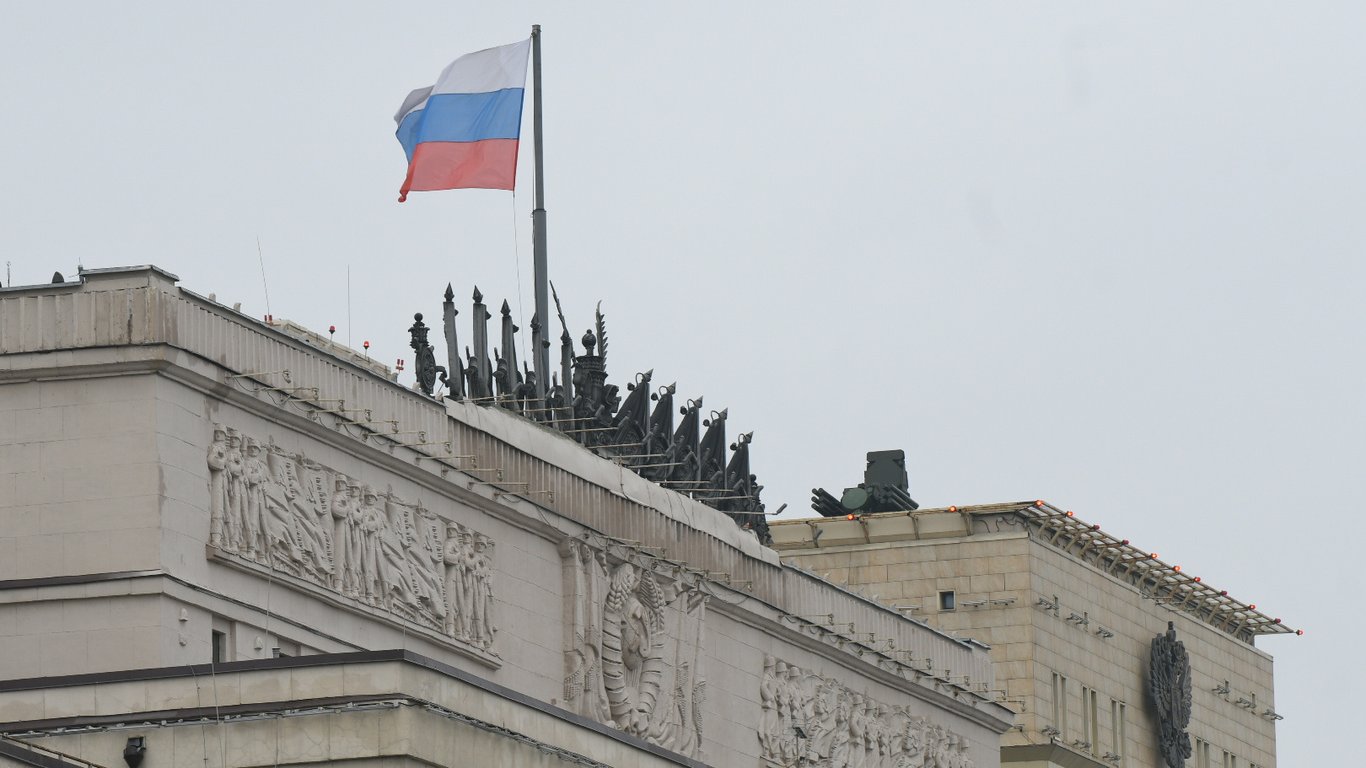 Сам себе ПВО: московских депутатов отправили ловить украинские БпЛА перед 9 мая