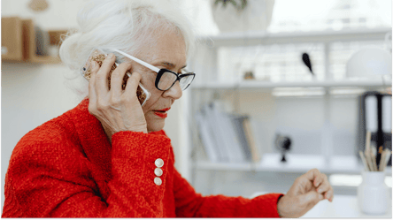 Пенсіонерка втратила 36 тис. грн через необачність — що сталося - 285x160