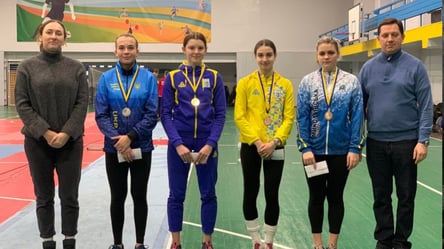 Украинские фехтовальщики завоевали шесть медалей на ЮЧЕ-2023 - 285x160