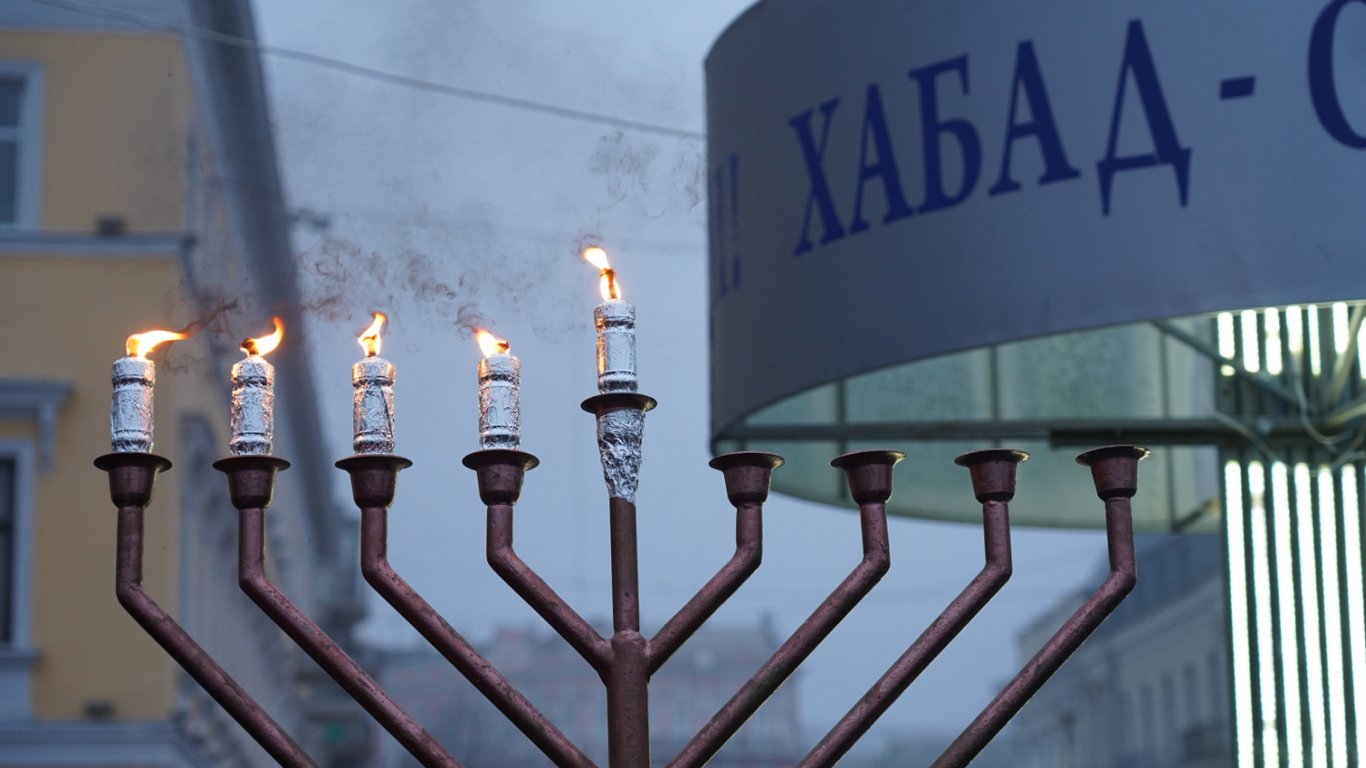 В Одессе зажгли свечу меноры в честь праздника Хануки — подробности