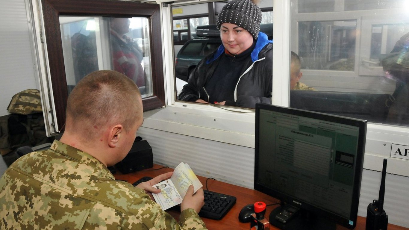 Замість безвізу дозвіл на в'їзд — скільки платитимуть українці за перетин кордону з ЄС у 2025 році