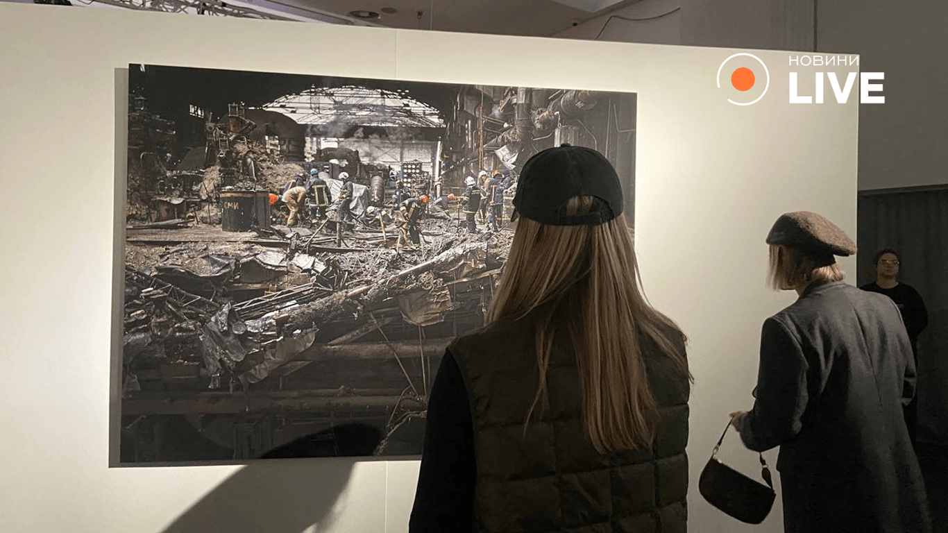 Виставка До світла - фото