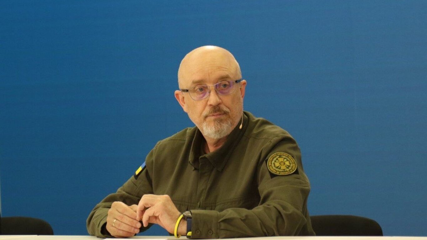 Закупка курток для ВСУ: Резников заключил пари с нардепом и журналистом