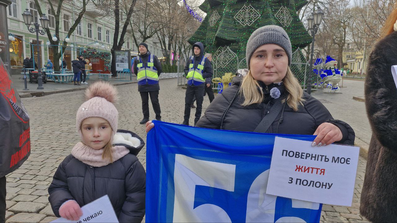 На головній вулиці Одеси закликали не забувати про полонених - фото 1