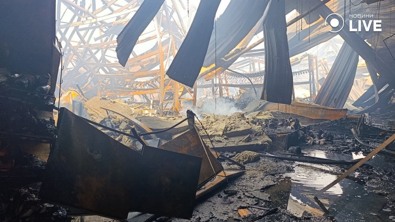 Фото наслідків удару по епіцентру в Одесі