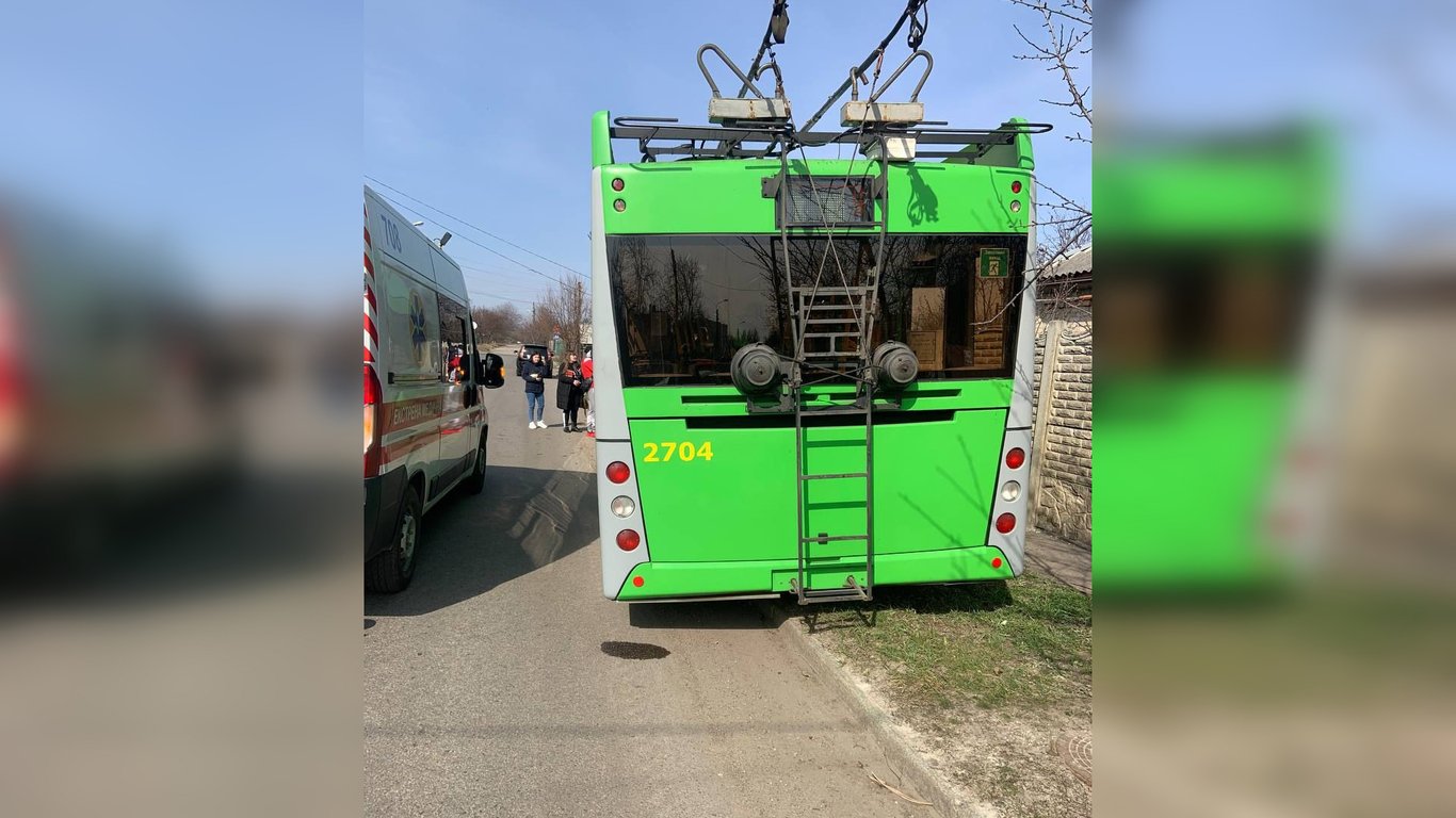 В Харькове водитель троллейбуса внезапно скончался за рулем