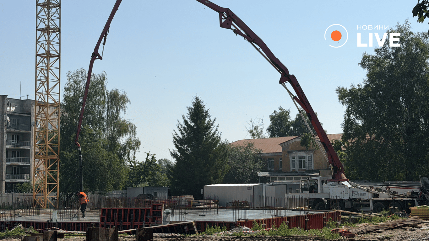 Будівництво житлового кварталу в Гостомелі