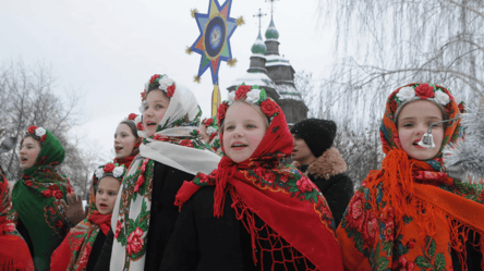 Найкращі колядки українською мовою на Різдво 2025 — що співати - 285x160