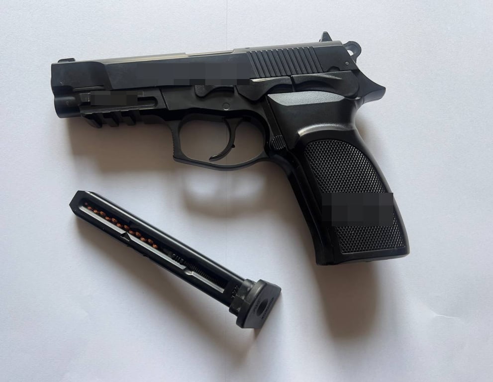 Вилучений у зловмисників пістолет
