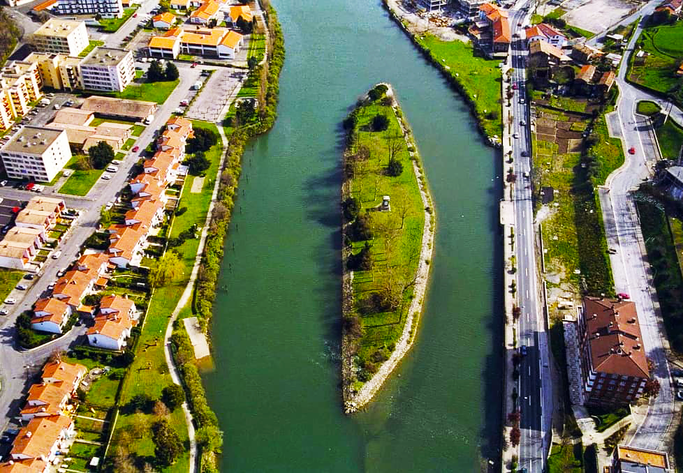 Незвичайний острів, розташований у одночасно у Франції та Іспанії - фото 1