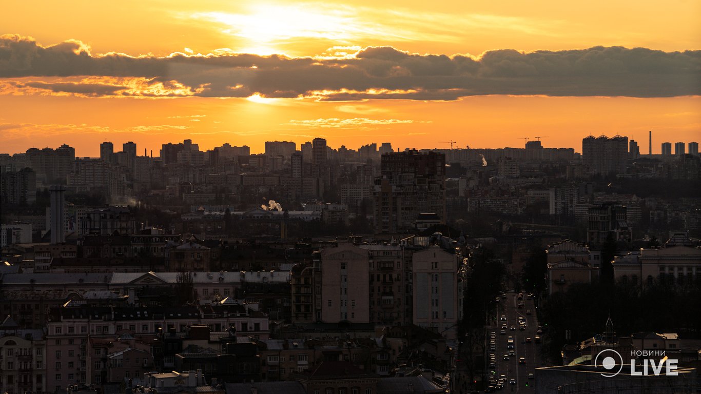 Емоції міста: захід сонця над Києвом очима Новини.LIVE