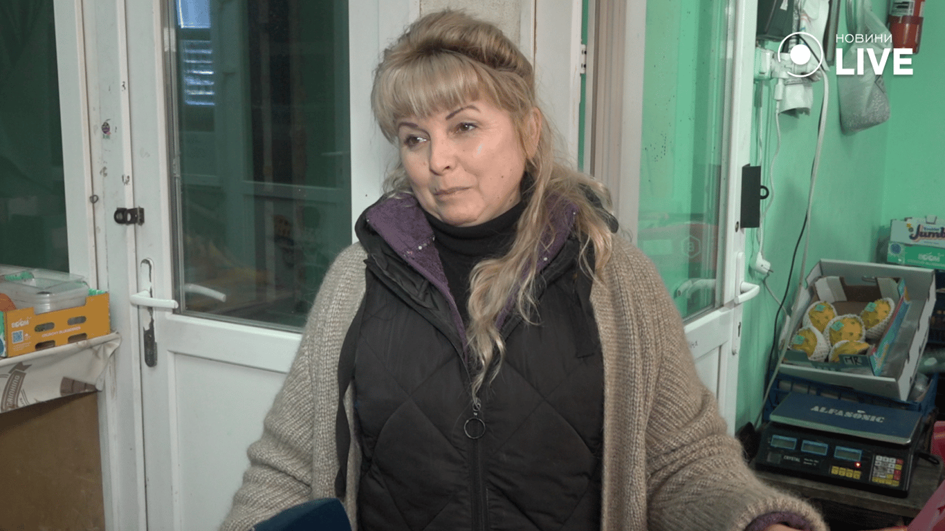 Продавчиня Ірина про ціну фруктів 