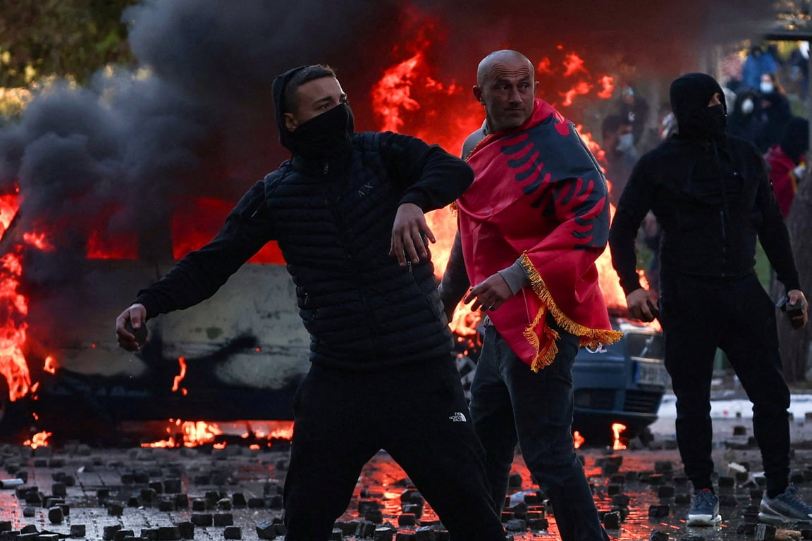 Сутички проти дорожчого життя та корупції: Європу охопили протести - фото 1