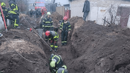На Днепропетровщине произошел обвал грунта, спасатели достали тело - 285x160