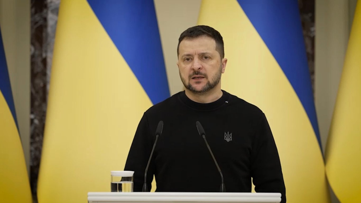 Зеленский вручил сертификаты на квартиры Героям Украины