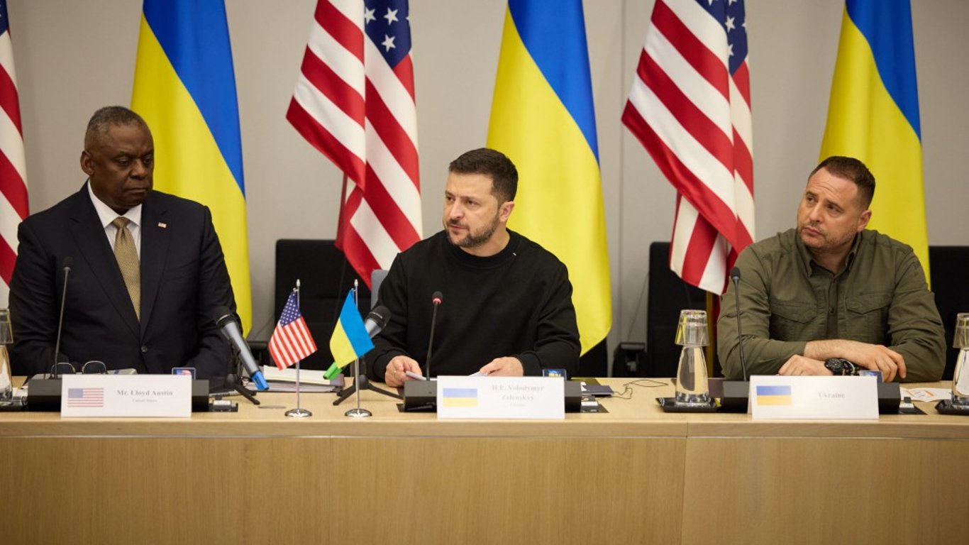Зеленский призвал Запад отдать на восстановление Украины замороженные средства РФ