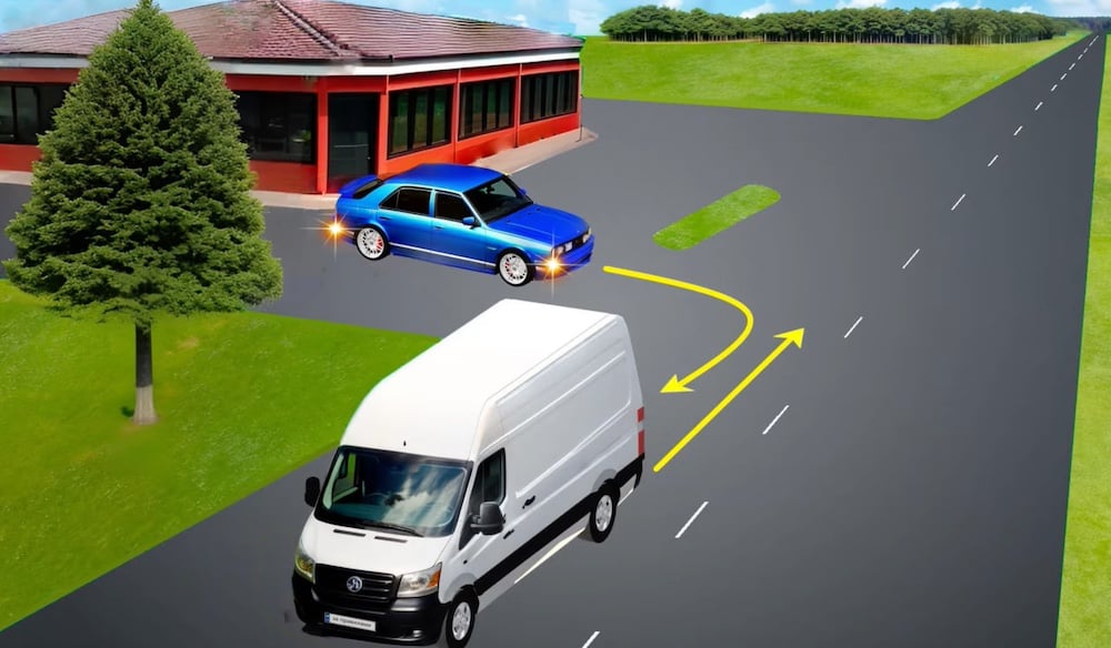 Тест з ПДР: хто з водіїв має поступитися?