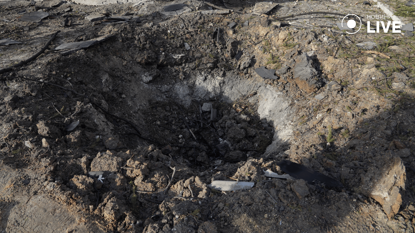 Вирва посеред двору від шахеда