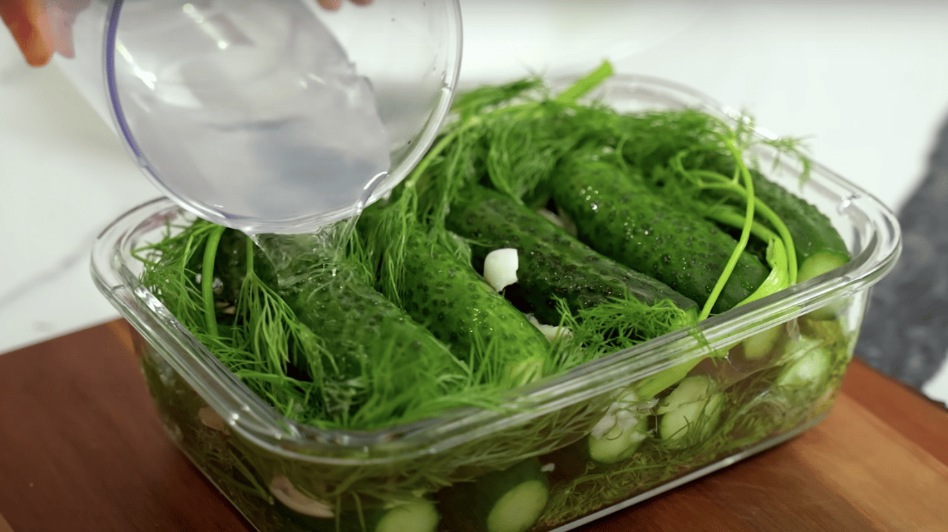 простий рецепт малосольних огірків