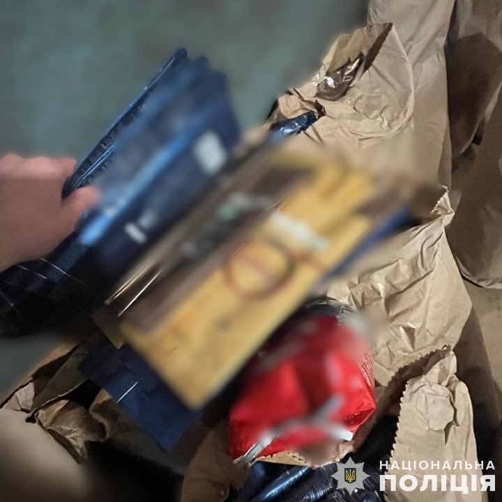 Підроблені упаковки для кави. Фото: поліція Львову