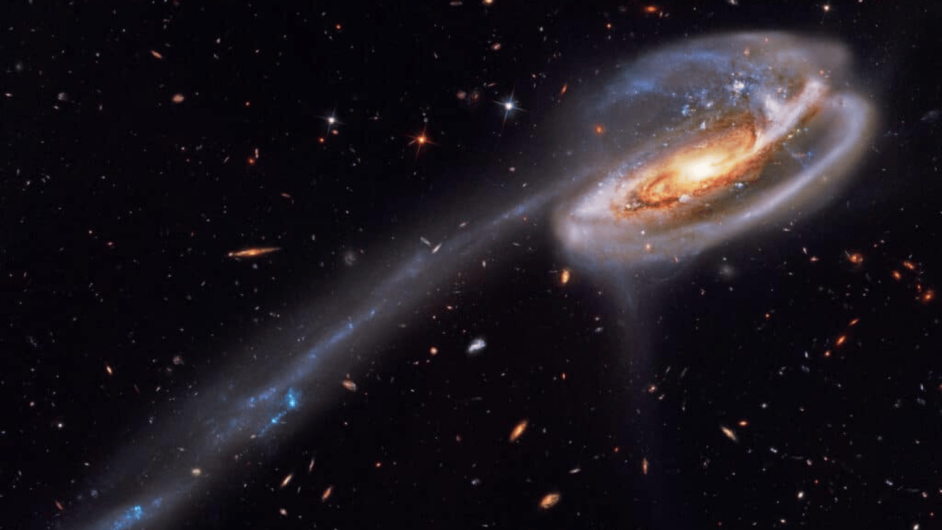 Ученые обнаружили самый длинный хвост за группой галактик