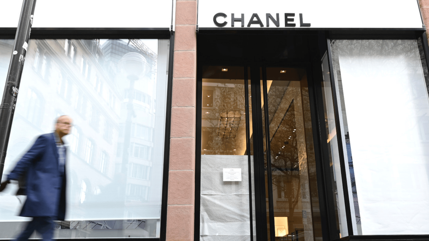 Тяжелый люкс выходит из рынка РФ – почему Chanel может закрыть свои бутики